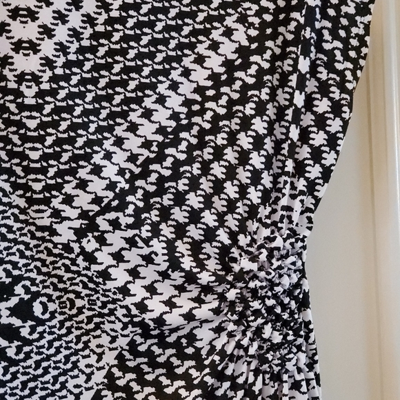 Passports Cap Sleeve Top Asymmetrical hem Sz M - Picture 4 of 9